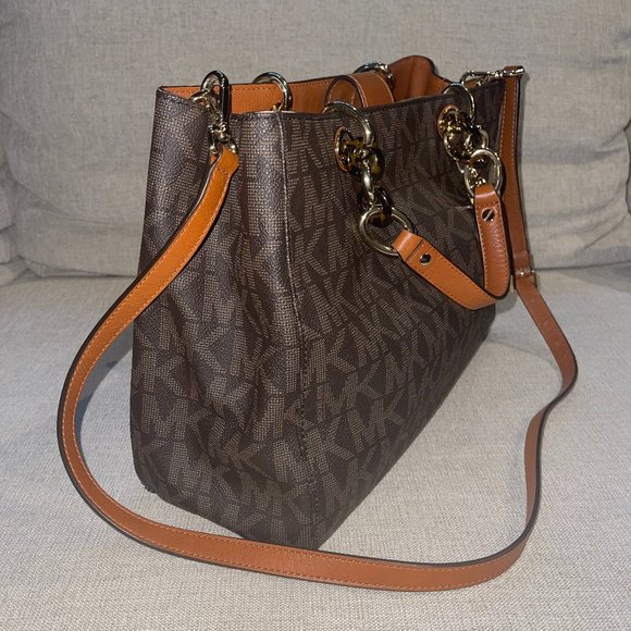 Michael Kors Purse (Never used) - Picture 2 of 4